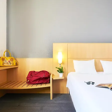 호텔 이비스 코모 3*