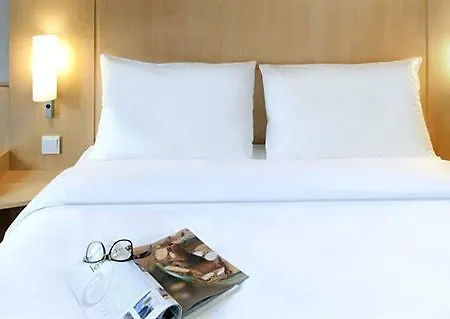 Отель Ibis Грандате